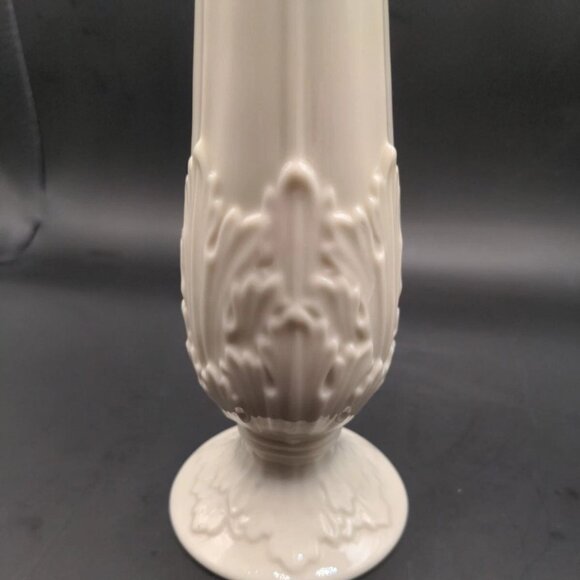 Lenox Florentine Woodland ivory porcelain embossed leaf pattern bud vase - Picture 1 of 4